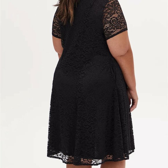 New Torrid Black Lace Fluted Dress with Pockets - Picture 3 of 3